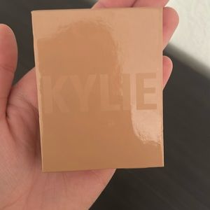 Brand newKylie Pressed illuminating powder